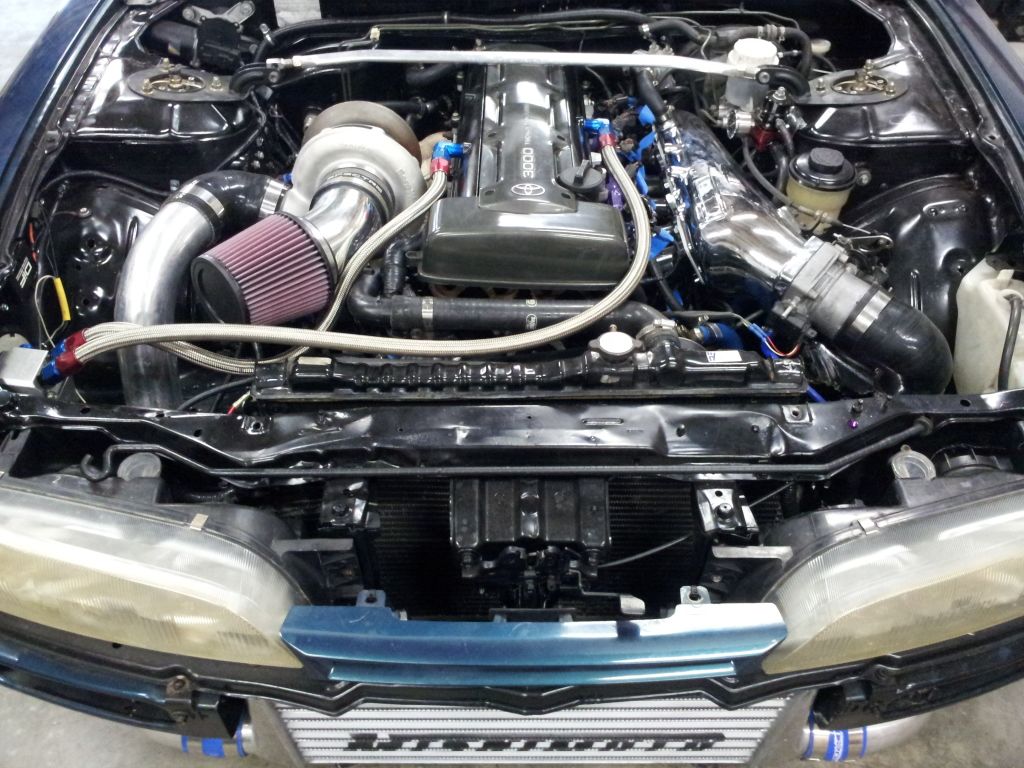 Mishimoto Mishimoto Universal Intercooler R-Line, Silver