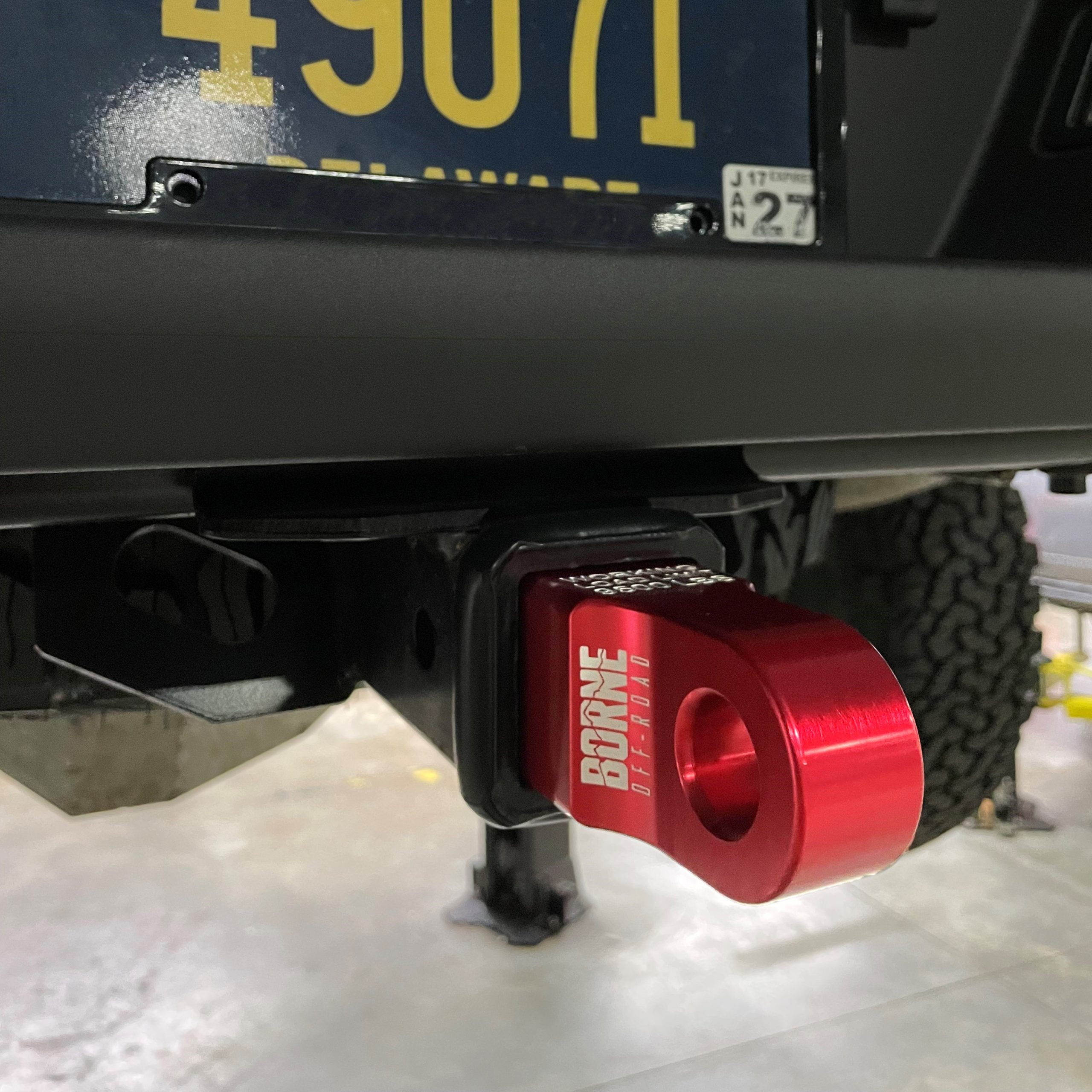 Mishimoto CNC Hitch Receiver Shackle, 2" Red